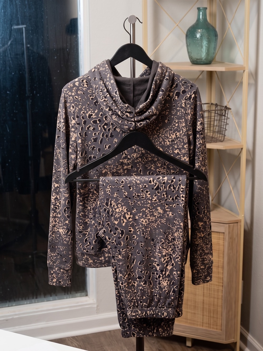 Sundry Women's Gray Leopard-Print Cropped Hoodie & Matching Joggers - Size 0